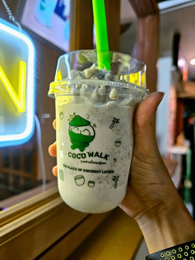 มะพร้าวน้ำหอมปั่นนมสด+งาดำ