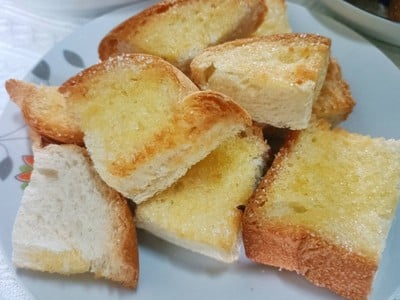 ขนมปังกรอบเนยน้ำตาล