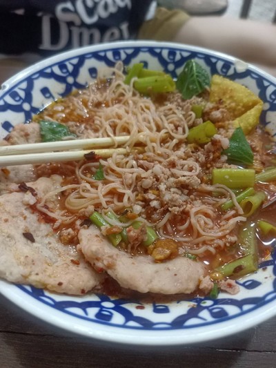 เย็นตาโฟต้มยำหมูล้วน