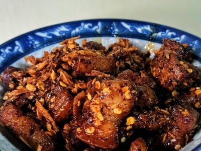 หมูทอดน้ำมันพริก