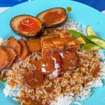 ข้าวหมูแดงใส่ใข่ดำ (ธรรมดา)