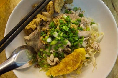 บะหมี่แห้งยำ