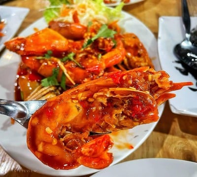 กุ้งแม่น้ำราดซอสมะขาม