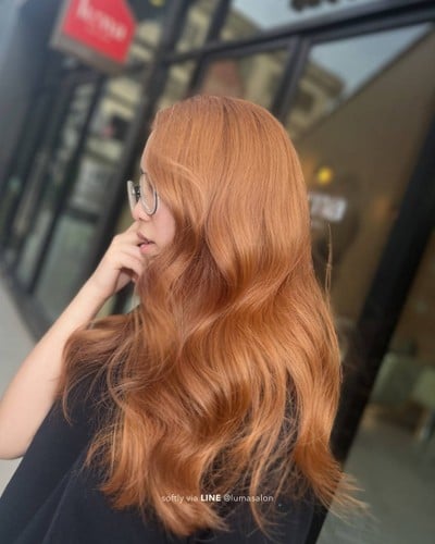 แสงแดดยังอาย☀️…เมื่อเจอประกายสีนี้ เสน่ห์ของสี Copper Gold ที่กลมกล่อมพอดี เหมือ