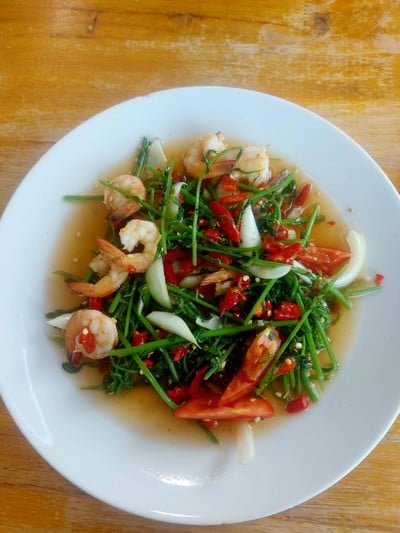 ยำผักกูดกุ้ง
