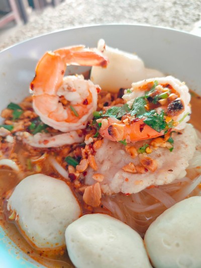 เส้นเล็กต้มยำรวม