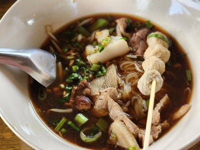 ก๋วยเตี๋ยวเนื้อเลียง