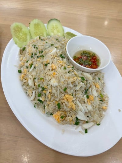 ข้าวผัดปูจานกลาง