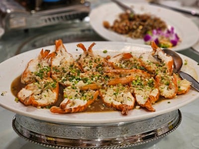 กุ้งนึ่งกระเทียม