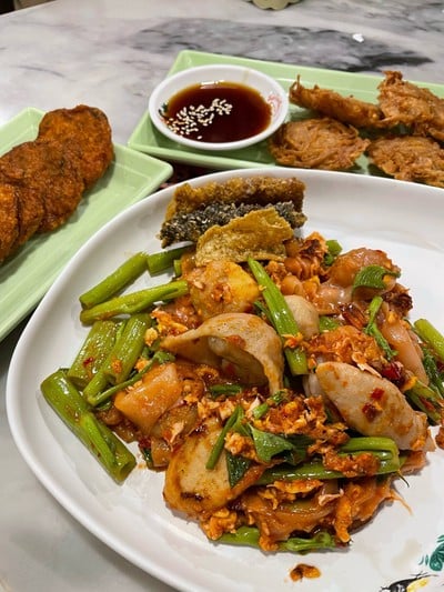 เย็นตาโฟเครื่องทรงโดย อ.มัลลิการ์ แฟชั่นไอส์แลนด์