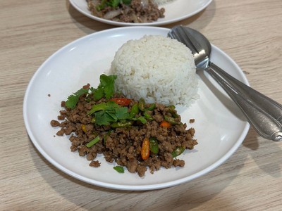 ข้าวเนื้อสับผัเพริกขี้หนู
