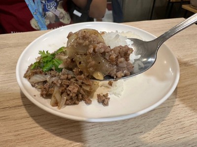 ข้าวเนื้อสับผัดพริกไทยดำ