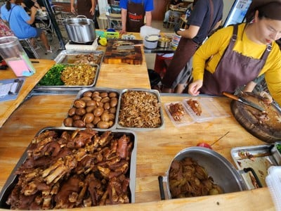 อาหาร หรือ เครื่องดื่ม