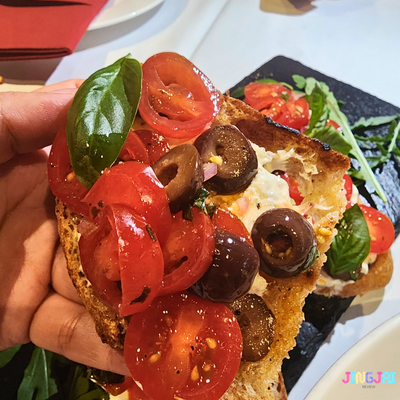 อาหาร หรือ เครื่องดื่ม