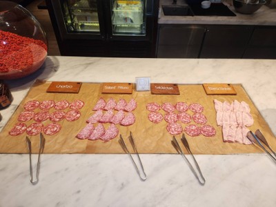 อาหาร หรือ เครื่องดื่ม