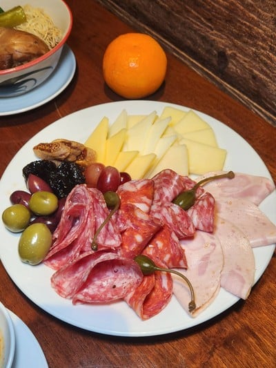 อาหาร หรือ เครื่องดื่ม