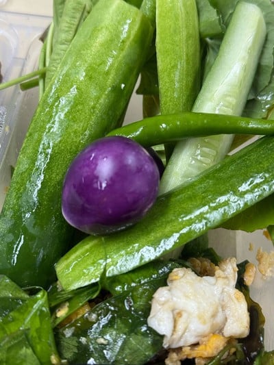 ไก่ทอดขมิ้น ใบเหลียงผัดไข่