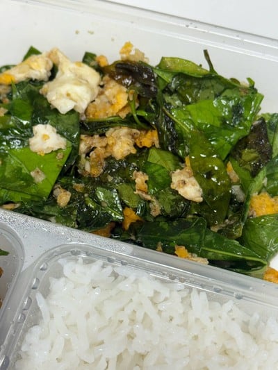 ไก่ทอดขมิ้น ใบเหลียงผัดไข่