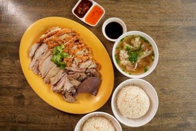 ข้าวมันไก่ เจ๊อ้วน เสนานิคม ข้าวมันไก่ เจ๊อ้วน เสนานิคม