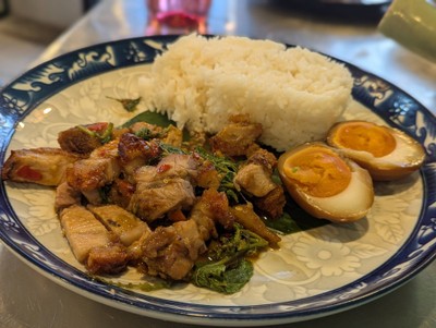 ข้าวกะเพราหมูกรอบ