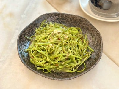 ผักบุ้งผัดซอสกะปิ (ไม่เนื้อสัตว์)