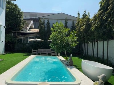 สระว่ายน้ำ  Pool