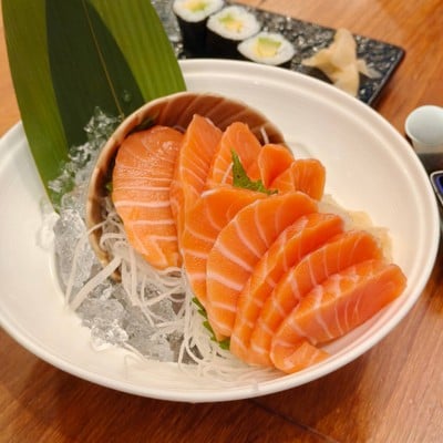 แซลมอนซาชิมิ