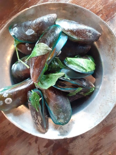 หอยแมงภู่อบสมุนไพร