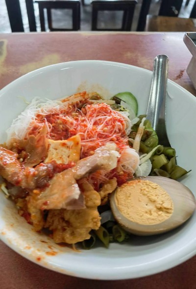 ผักบุ้งไต่ราว