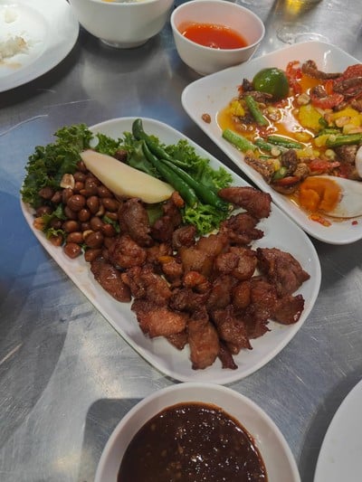 อาหาร หรือ เครื่องดื่ม