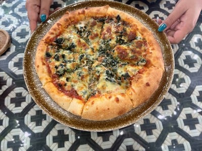 Pizza ชีสผักโขม