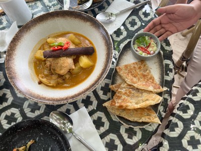 มัสมั่นไก่ + แป้งโรตีอาจาด