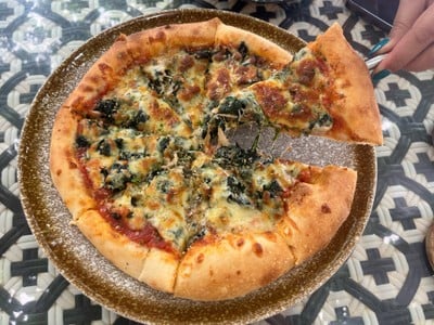 Pizza ชีสผักโขม
