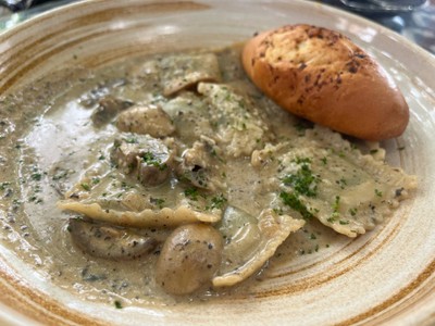 Cheese Ravioli with Truffle Cream Sauce and Champignon Mushroom