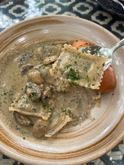 Cheese Ravioli with Truffle Cream Sauce and Champignon Mushroom