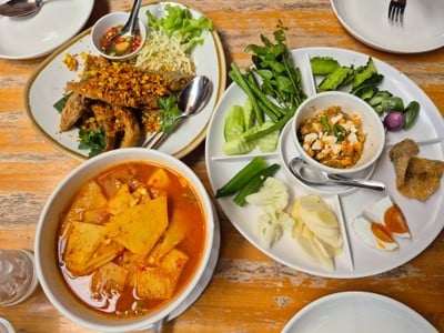 อาหาร หรือ เครื่องดื่ม