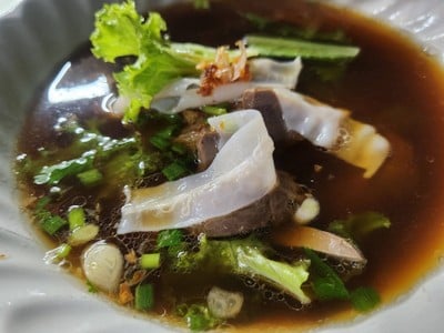 เส้นใหญ่น้ำเป็ดพิเศษ