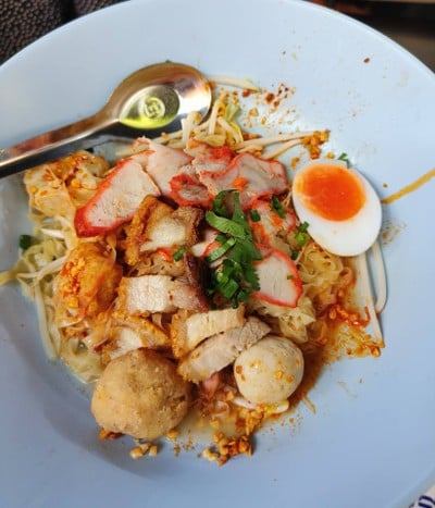 บะหมี่เเห้งโคตรเครื่อง