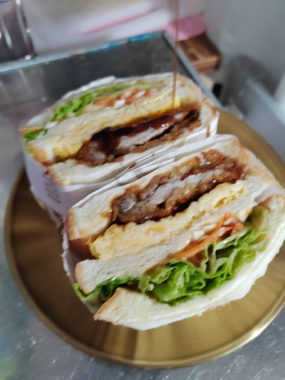 แซนวิชหมูทงคัตสึ
