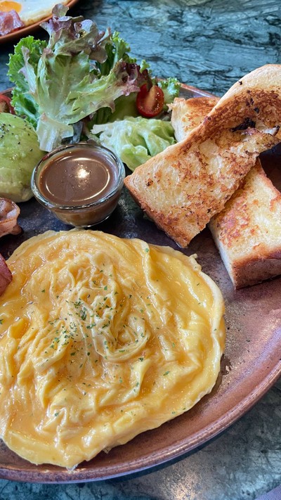 Egg and Bacon Brekkie