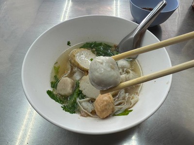 เส้นปลาน้ำใส