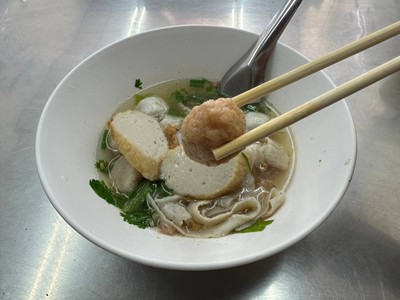 เส้นปลาน้ำใส