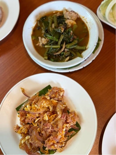 แหนมผัดไข่