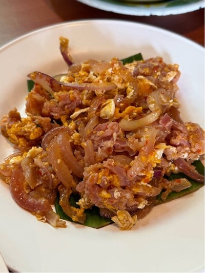 แหนมผัดไข่