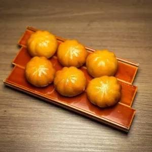 ซาลาเปาทอดไส้หมูแดง