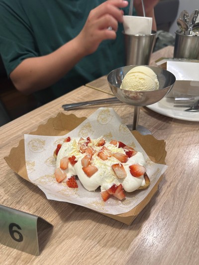 Croffle ครีมสตรอว์เบอร์รี