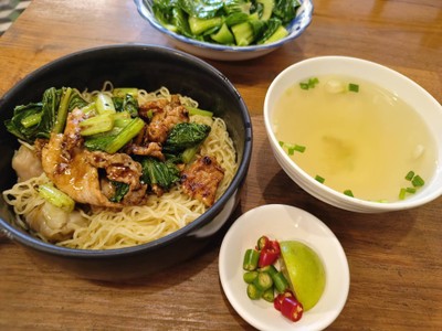 บะหมี่แห้งหมูกระเทียม