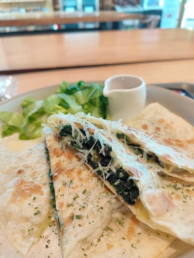 Quesadilas ผักโขม