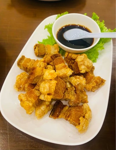 หมูกรอบจิ้มแจ่ว