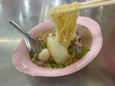 บะหมี่น้ำ รวมทุกอย่าง ไม่งอก